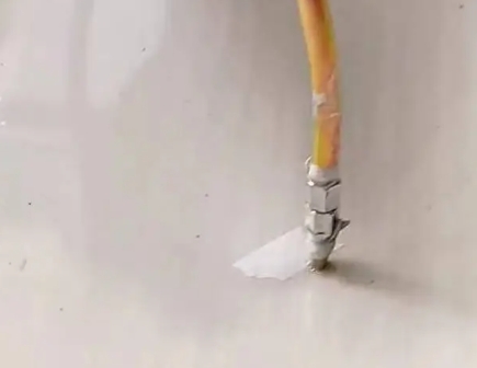 阿拉山口瓷砖空鼓维修公司专业解答在瓷砖铺贴过程中，如果使用的砂料过粗（如全部使用了粗砂），可能会导致以下问题